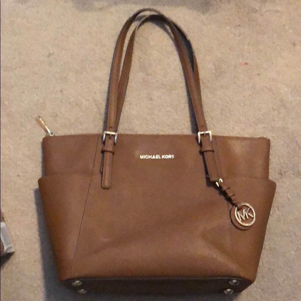 Michael Kors Purse- PRICE DROP FOR 1 HOUR!! :)